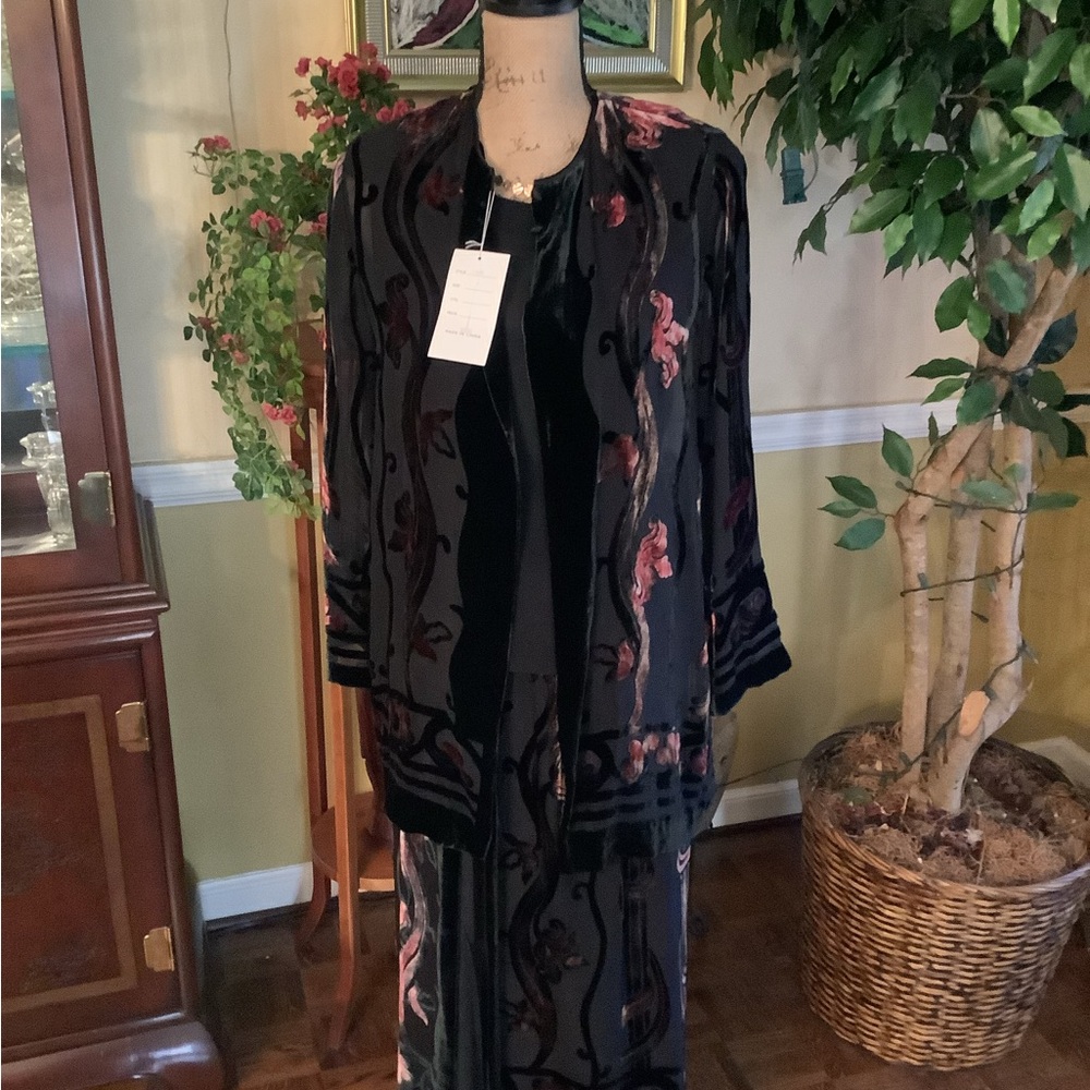 Elegant Black Velvet Floral Jacket and Skirt Set